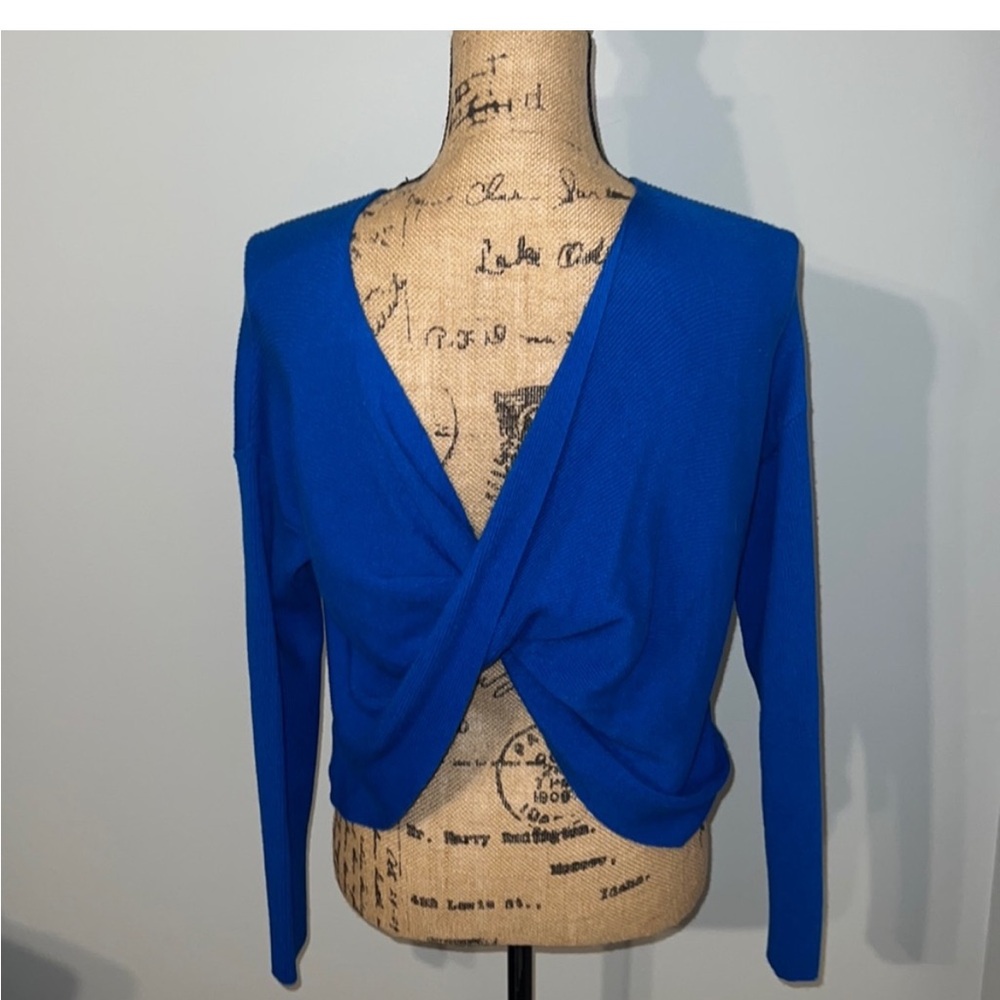 🦋 NWT RAMY BROOK  size small blue sweater